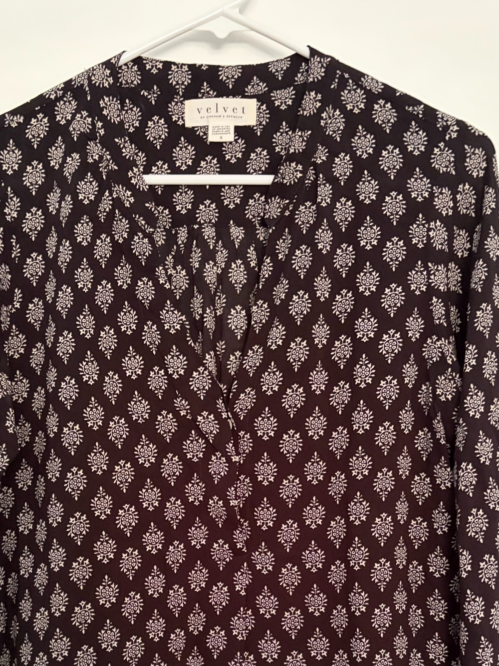 Velvet by Graham & Spencer Black and White Patterned Floral Print Blouse